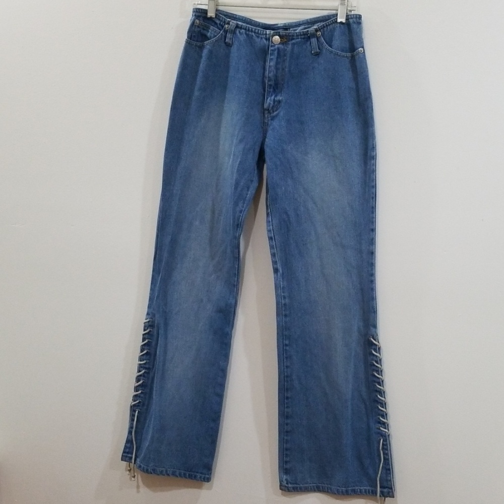 Low rise hip hugging missy jeans